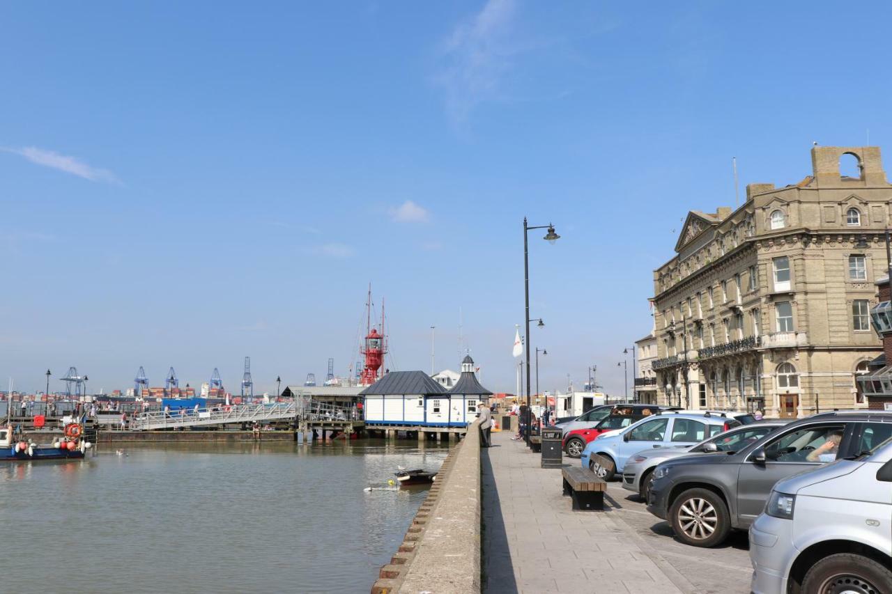 Appartamento On The Quay Harwich Esterno foto